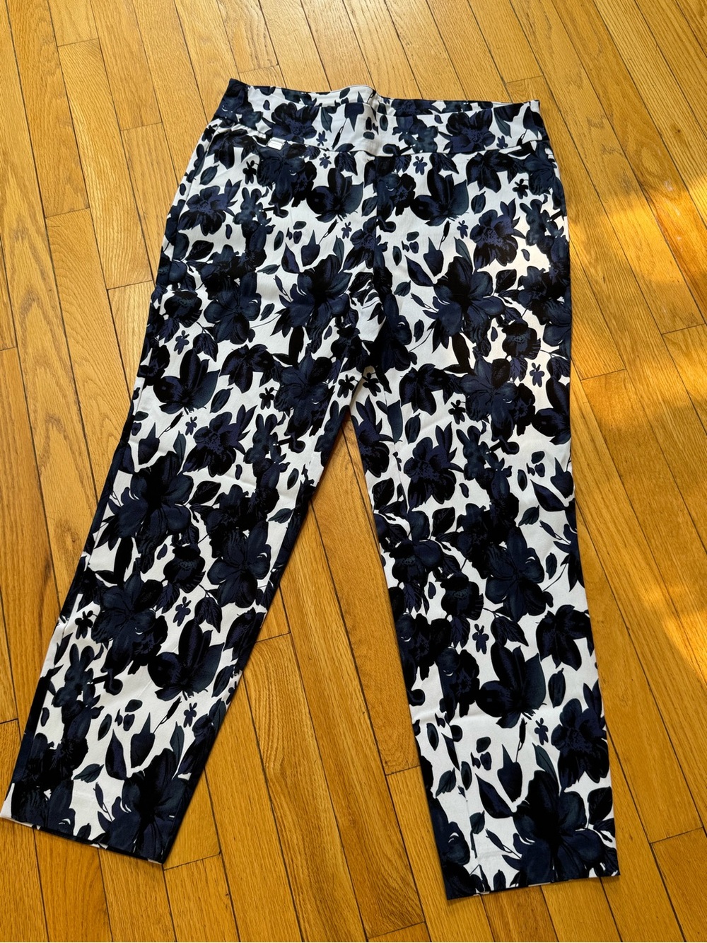 Premise Black and White Floral Capri Pants summer cruise vacation